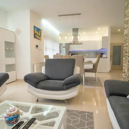 Nora Makarska Apartment