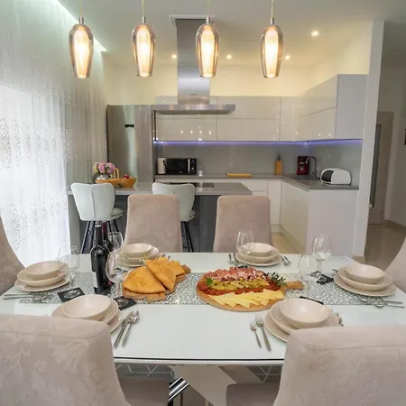 Nora Makarska Apartment