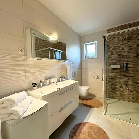 Apartment Nora Makarska